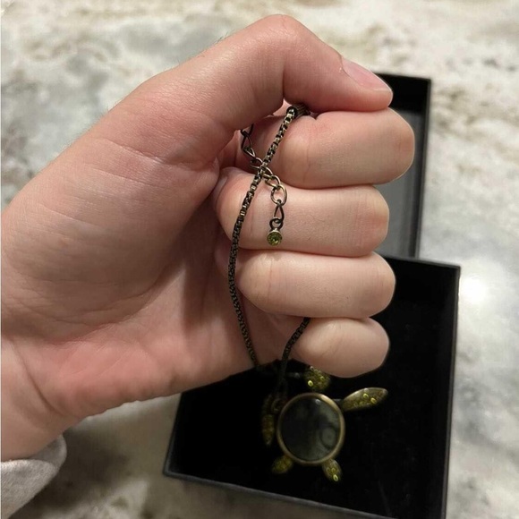 Vintage “Butler” turtle necklace - Picture 5 of 6